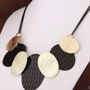 VINTAGE STYLE CHOKER NECKLACE OVAL METAL SHEETS PENDANTS